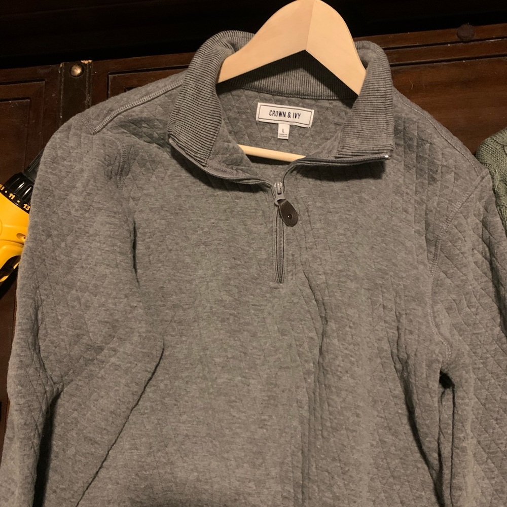Crown & Ivy quilted pullover